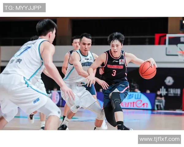 上海篮球队以53分领跑冠军赛积分榜展现强劲实力 上海篮球队以53分领跑冠军赛积分榜展现强劲实力